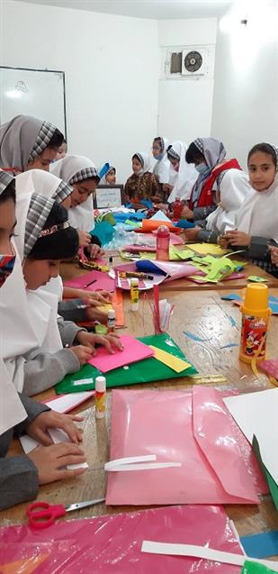 آموزش کاردستی در کلاس فوق برنامه
