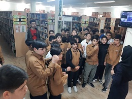 بازدید دانش آموزان و ارائه توضیحات درخصوص خدمات کتابخانه