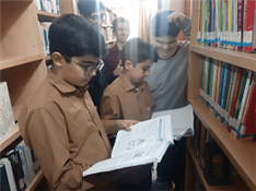 بازدید دانش آموزان از کتابخانه به مناسبت هفته کتاب